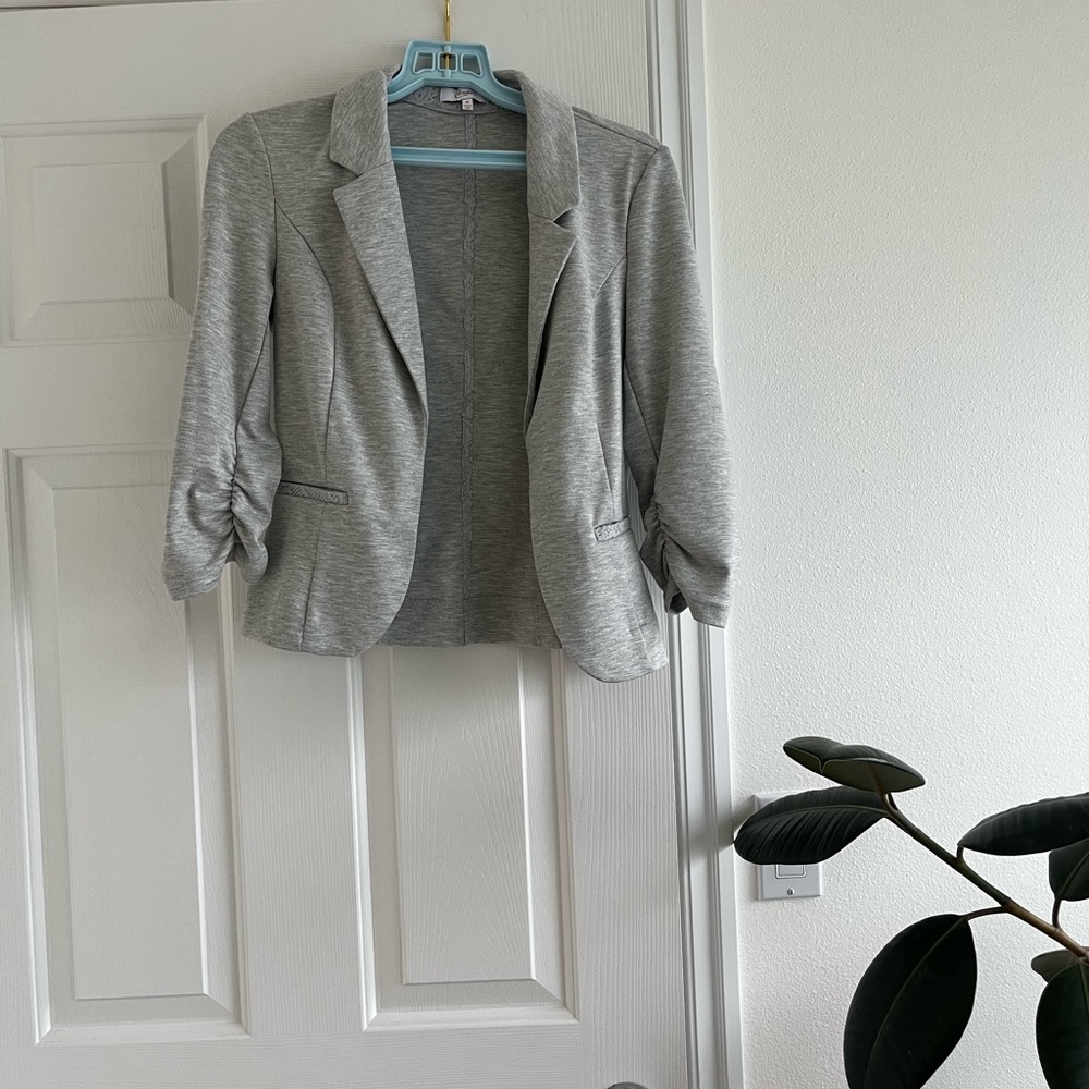 Cute casual 3/4 sleeve gray fitted blazer with lace details.
